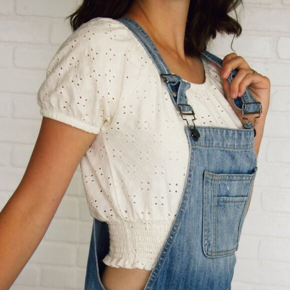 NWT SO ~ Off-White Eyelet Cropped Top with Elastic Bank and Puff Sleeves ~ Small - Picture 1 of 12